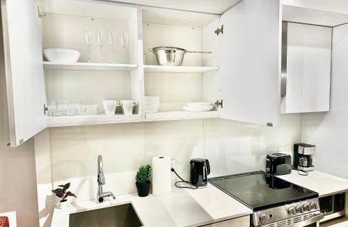 Garden District Apartment | Cozy 2 Bedroom by Eaton Centre Mall