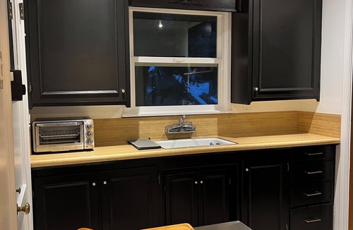 Arrowhead Villas Cabin | Cozy 2-bedroom cabin in charming Lake Arrowhead with full kitchen and WiFi