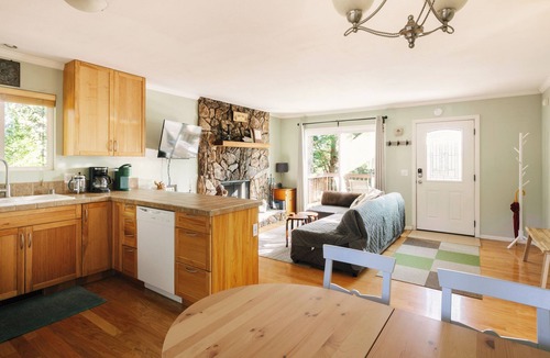 Arrowhead Villas Cabin | Cozy 2-bedroom cabin with central heat/AC in charming Lake Arrowhead