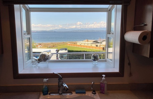 Freeland Cabin | Cozy 2-bedroom cabin in charming Mutiny Bay