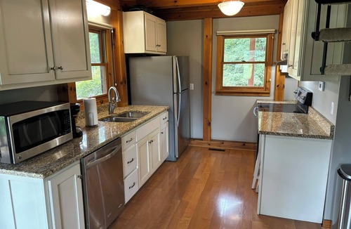 Hestand Cabin | Cozy 2-bedroom Cabin in Gamaliel