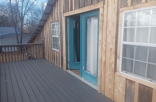 Pangburn Cabin | Cozy 2-bedroom cabin in enchanting Pangburn overlooking red River n 6 person's