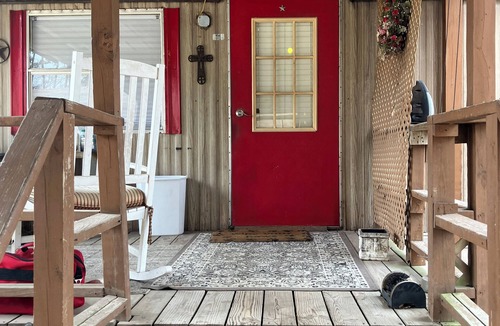 Alba Cabin | Cozy 2-bedroom cabin in fabulous Alba with cool AC . Only 8miles from lake fork