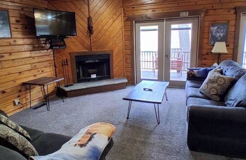 Flippin Cabin | Cozy 2-bedroom cabin on the beautiful White River!