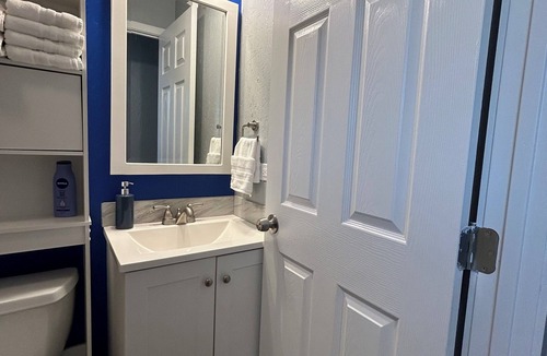 Camp Wood Cabin | COZY 2 BEDROOM CABIN 1/2 MILE FROM NUECES RIVER.