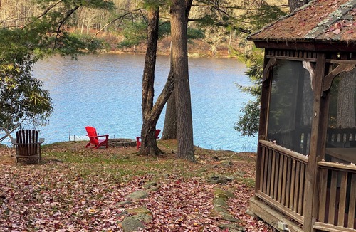 Swan Lake Cabin | Cozy 2-bedroom cabin in peaceful Swan Lake with WiFi.