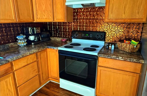 Doyline Cabin | Cozy 2-bedroom cabin with WiFi, AC in tranquil Doyline