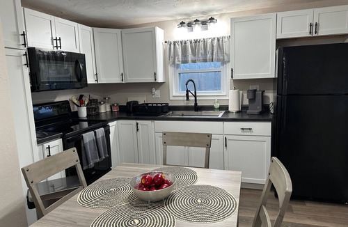 Moravia Cabin | Cozy 2-bedroom cabin with WiFi, AC in tranquil Moravia