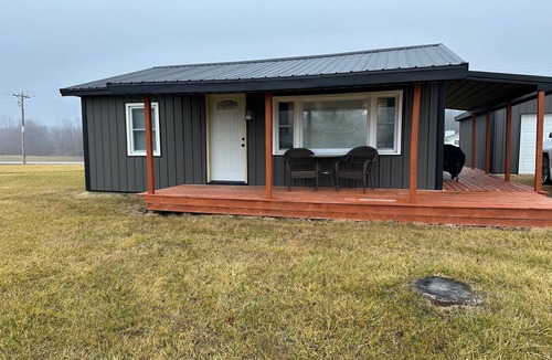 Moravia Cabin | Cozy 2-bedroom cabin with WiFi, AC in tranquil Moravia