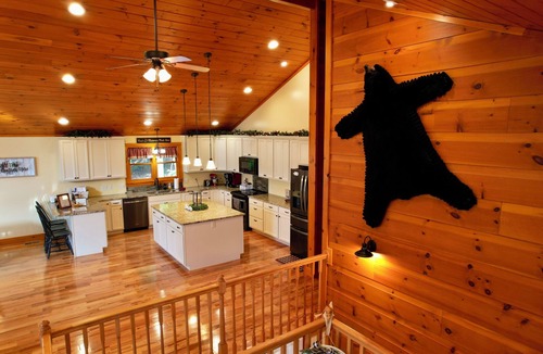 Old Town Cabin | Cozy 2-bedroom cabin with lots of room, AC and WiFi near the Blue Ridge Parkway.