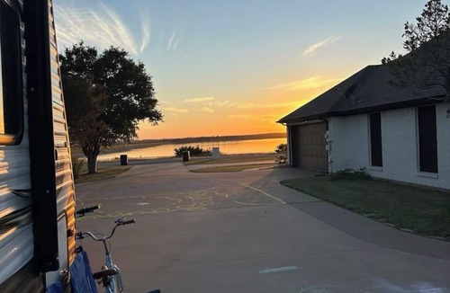 Cleburne House | Cozy 2-bedroom caravan in nice Cleburne with AC, WiFi
