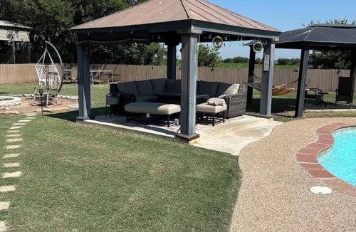Cleburne House | Cozy 2-bedroom caravan in nice Cleburne with AC, WiFi
