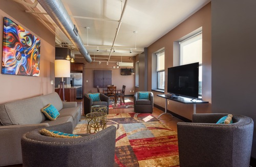 Downtown Niagara Falls Condo | Cozy 2-bedroom condo with WiFi and fitness room in beautiful Niagara Falls