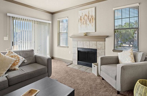 Grogan's Mill Apartment | Cozy 2 bedroom Condo in The Woodlands