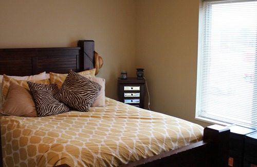 Waterloo Condo | Cozy 2-bedroom condo in Waterloo south side with AC, WiFi & cable TV