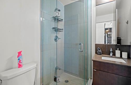 Mount Pleasant West Apartment | Cozy 2 Bedroom Condo in Dunfield Ave Downtown Toronto