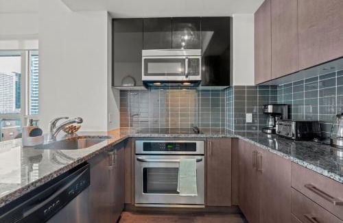 Mount Pleasant West Apartment | Cozy 2 Bedroom Condo in Dunfield Ave Downtown Toronto