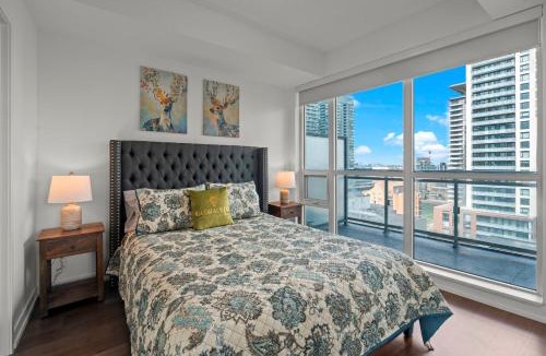 Mount Pleasant West Apartment | Cozy 2 Bedroom Condo in Dunfield Ave Downtown Toronto