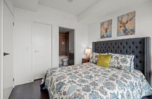Mount Pleasant West Apartment | Cozy 2 Bedroom Condo in Dunfield Ave Downtown Toronto