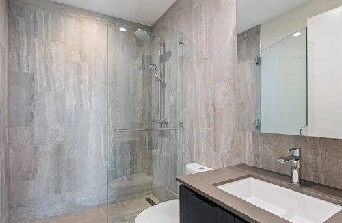 Rainey Street Historic District Condo | Cozy 2-bedroom condo in charming Austin with fitness room and view
