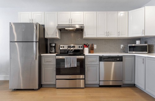North Loop Condo | Cozy 2-bedroom condo with AC and WiFi in lovely Austin