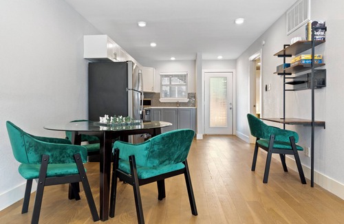 North Loop Condo | Cozy 2-bedroom condo with AC and WiFi in lovely Austin