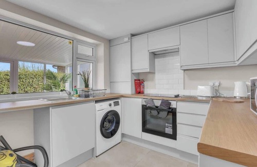 West Woodburn House | Cozy 2 Bedroom Cottage- by Holiday Homes