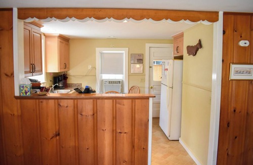Northwest Harwich House | Cozy 2-Bedroom Cottage – Walk to Pleasant Road Beach!