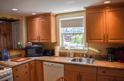 Northwest Harwich House | Cozy 2-Bedroom Cottage – Walk to Pleasant Road Beach!