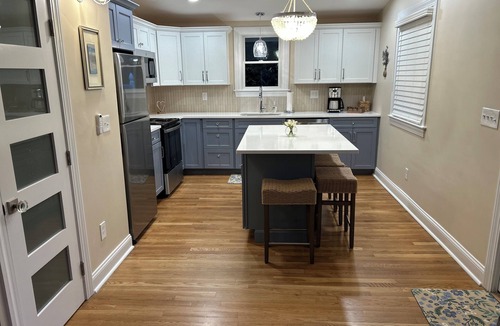 Jamestown Shores Cottage | Cozy 2-bedroom cottage in tranquil Jamestown with AC
