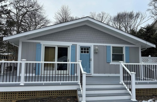 Jamestown Shores Cottage | Cozy 2-bedroom cottage in tranquil Jamestown with AC