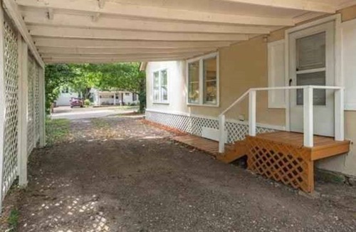 Canton House | Cozy 2-bedroom cottage close to Canton Trade Days