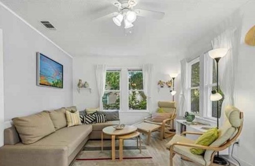 Canton House | Cozy 2-bedroom cottage close to Canton Trade Days