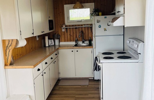 Mill River East Cottage | Cozy 2-bedroom cottage in lovely Mill River East with WiFi, AC