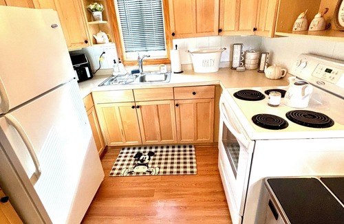 Albion Cottage | Cozy 2-bedroom cottage in Albion on the water, amazing views ,fishing,boating
