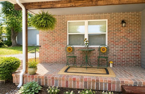 New Century Cottage | Cozy 2-bedroom cottage in delightful Eudora with AC
