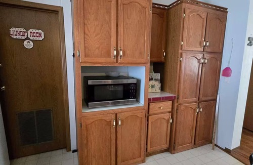Longtown House | Cozy 2-bedroom furnished house in peaceful Eufaula, near boat ramps, fishing +