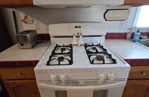 Longtown House | Cozy 2-bedroom furnished house in peaceful Eufaula, near boat ramps, fishing +
