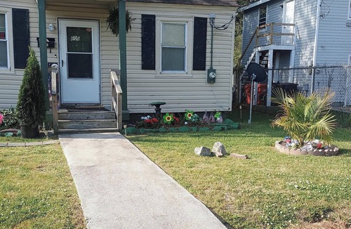 Elizabeth City House | Cozy 2-bedroom house in tranquil Elizabeth City with AC. Kick back with us.