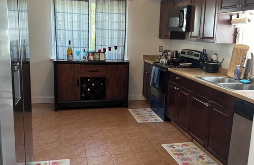 Virginia Beach House | Cozy 2 bedroom house with AC and WiFi in gorgeous Virginia Beach