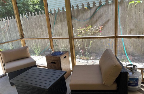 Virginia Beach House | Cozy 2 bedroom house with AC and WiFi in gorgeous Virginia Beach