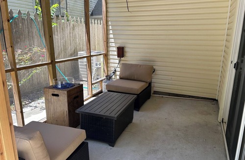 Virginia Beach House | Cozy 2 bedroom house with AC and WiFi in gorgeous Virginia Beach