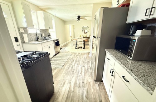 Uptown House | Cozy 2 bedroom Home by St. Jude & I-40. Downtown-Memphis