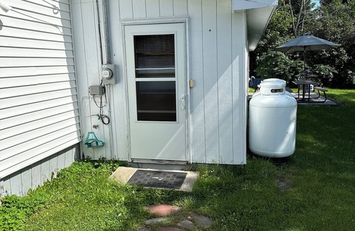 Van Buren House | Cozy 2-bedroom home in Van Buren with easy trail access and garage!
