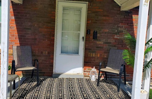 St. John House | Cozy 2 Bedroom Home (Pet Friendly)