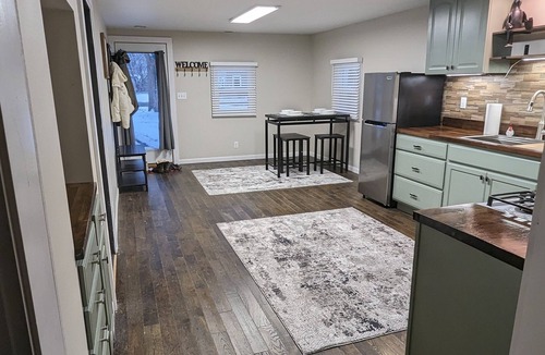 Beach Park House | Cozy 2 bedroom home with a study.