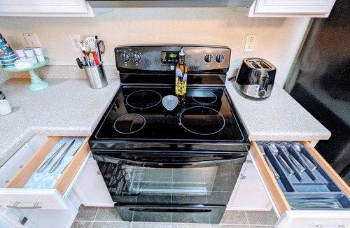 Wetmore House | Cozy 2-bedroom home, North East San Antonio