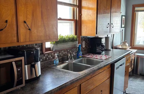 Bedford House | Cozy 2 Bedroom Home w/Large Yard and Deck