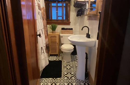 Haviland House | Cozy 2 bedroom home with your own parking. Can sleep 9