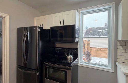 Thunder Bay House | Cozy 2 bedroom house.Walking distance from Friendship Gardens.